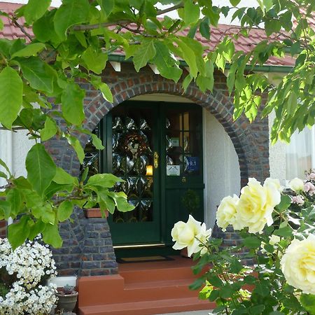 Highway House Bed And Breakfast Оамару Екстериор снимка