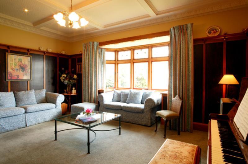 Highway House Bed And Breakfast Оамару Екстериор снимка